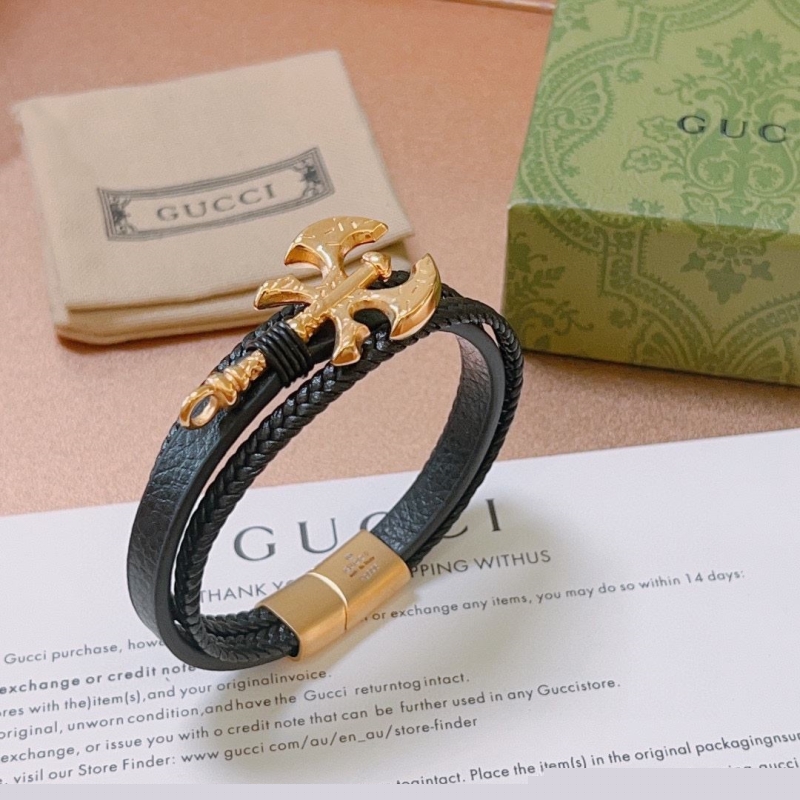 G*u*i bracelets